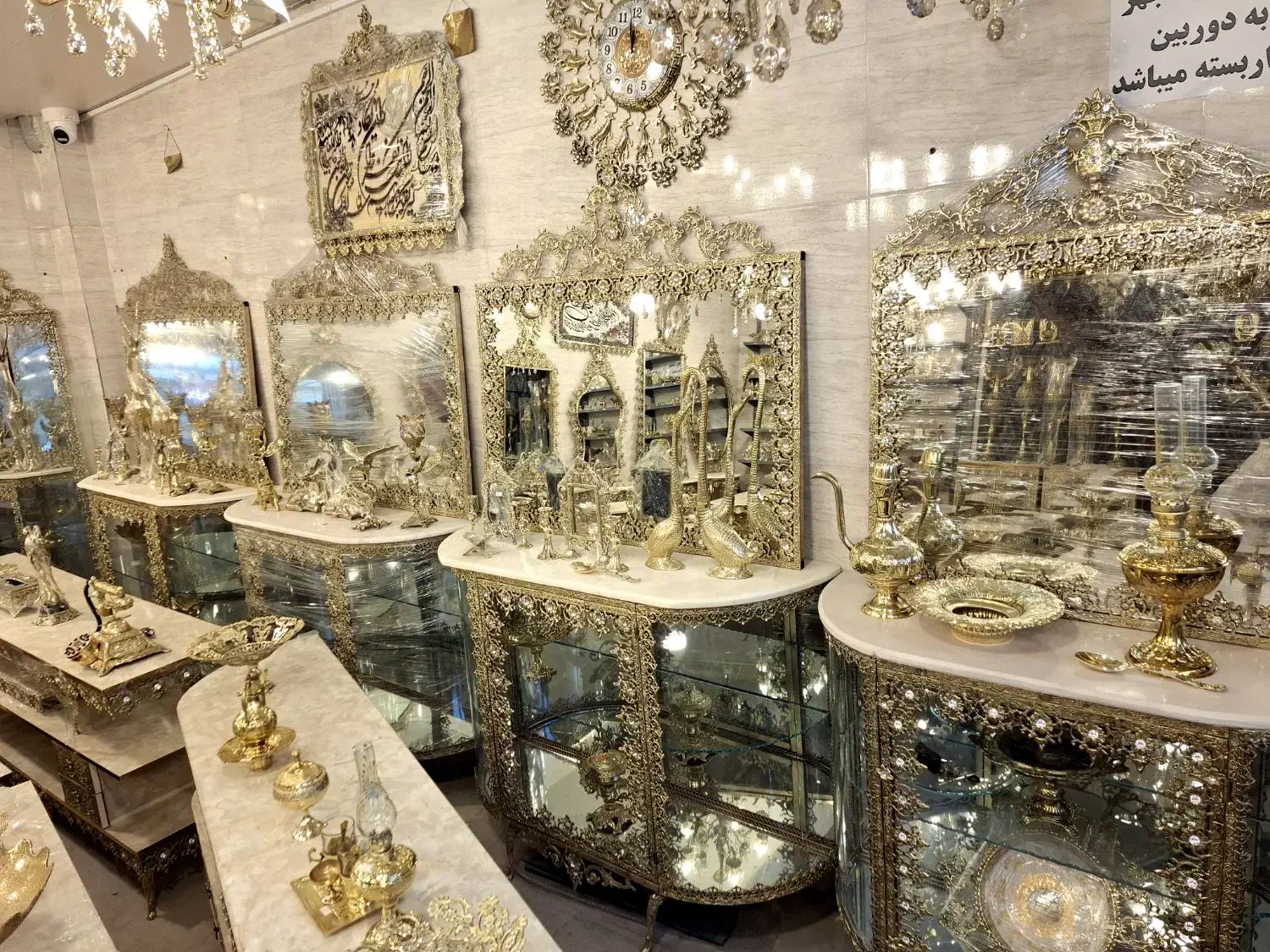 آینه ویترین برنز دوبل گل شناسنامه دار(ایرانیان)|بوفه، ویترین، کنسول|کرمانشاه, |دیوار