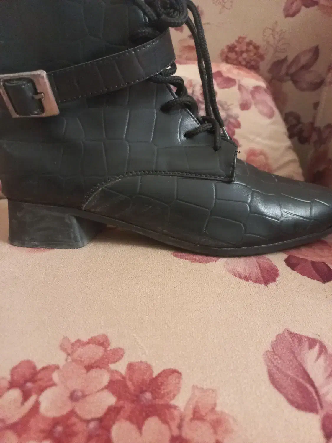 پوتین|کیف، کفش، کمربند|گرگان, |دیوار