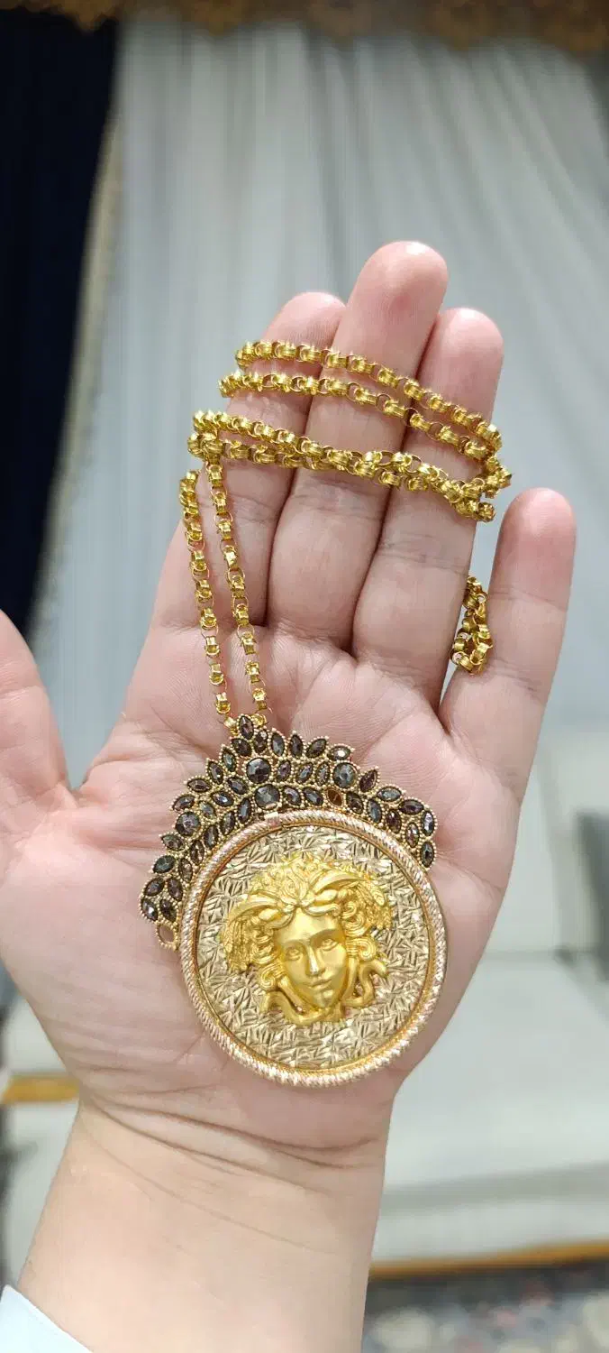 گزدنی ورساچ|جواهرات|یاسوج, |دیوار