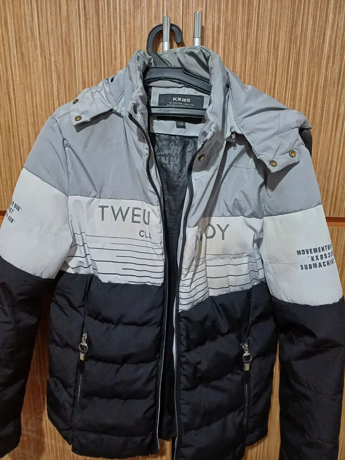 کت وکاپشن|لباس|ایوان, |دیوار