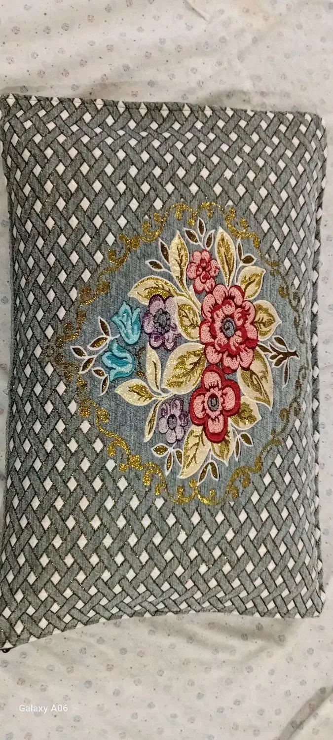 روبالشی زرکدار|رختخواب، بالش، پتو|قم, پردیسان|دیوار