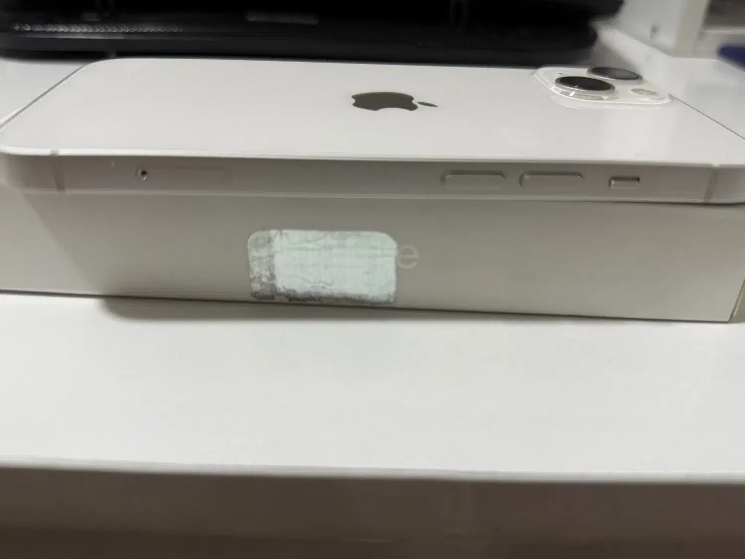 iPhone 13 normal|موبایل|بروجن, |دیوار