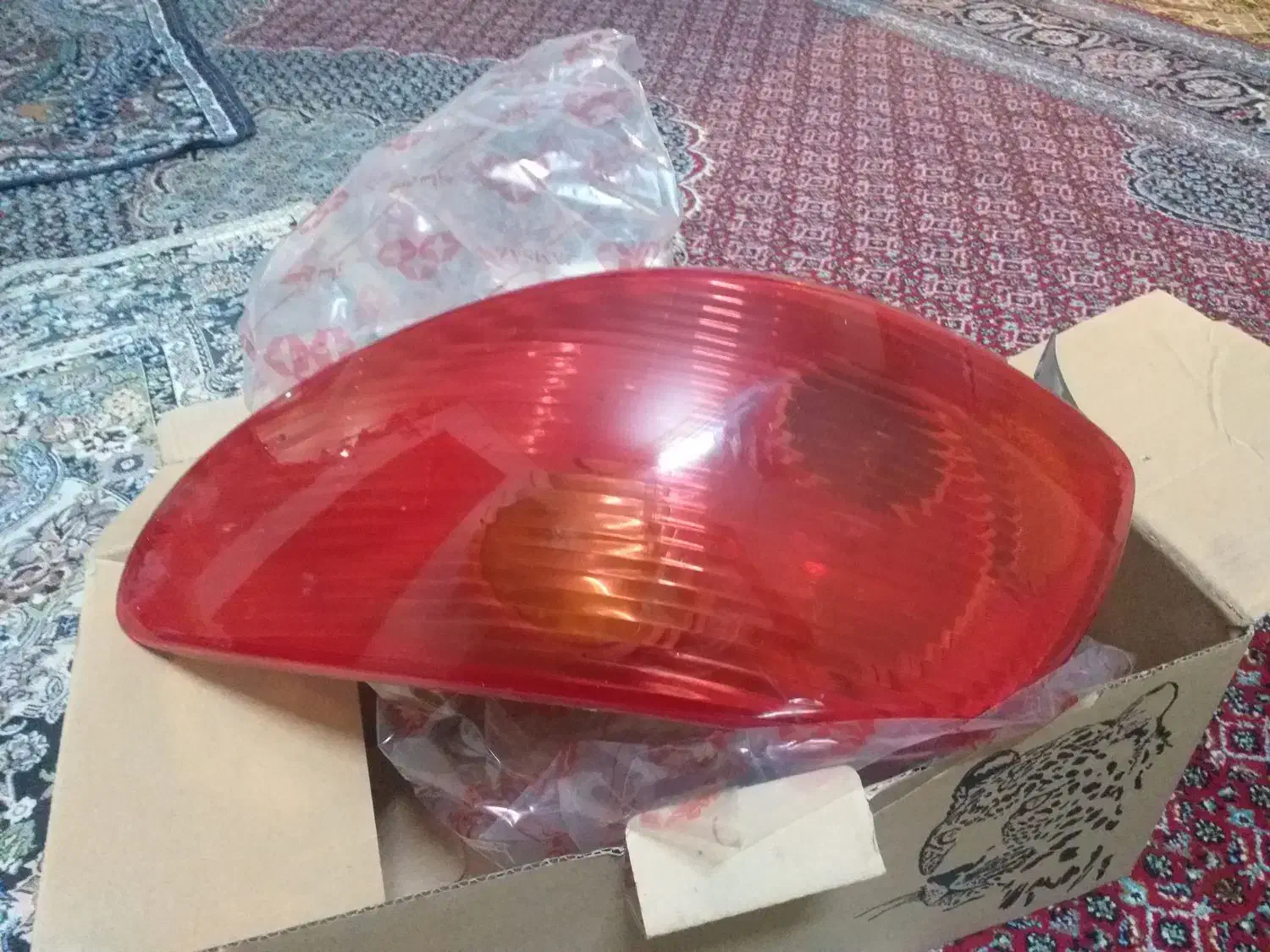 چراغ عقب ۲۰۶ ضبت فابریکی نو نو|قطعات یدکی و لوازم جانبی|بروجرد, |دیوار