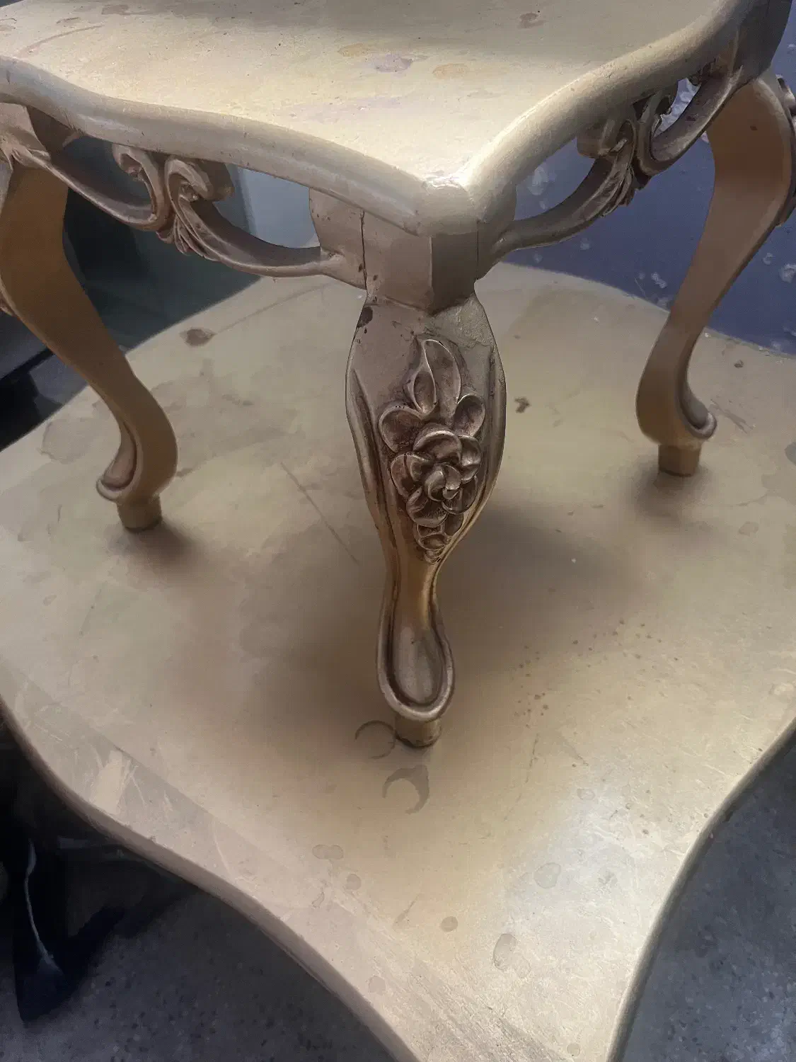 میز با دو عدد عسلی طلایی|مبلمان خانگی و میز عسلی|بروجرد, |دیوار