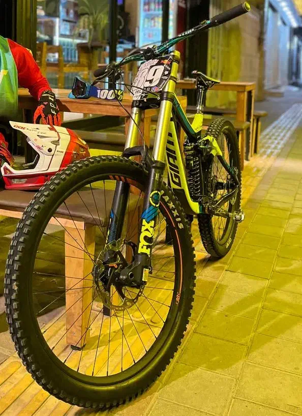 جاینت گلوری دانهیل|دوچرخه، اسکیت، اسکوتر|فردیس, فردیس|دیوار