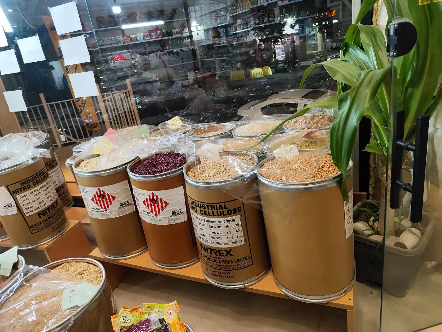 بشکه مقوایی|ظروف نگهدارنده، پلاستیکی، یکبارمصرف|بومهن, |دیوار