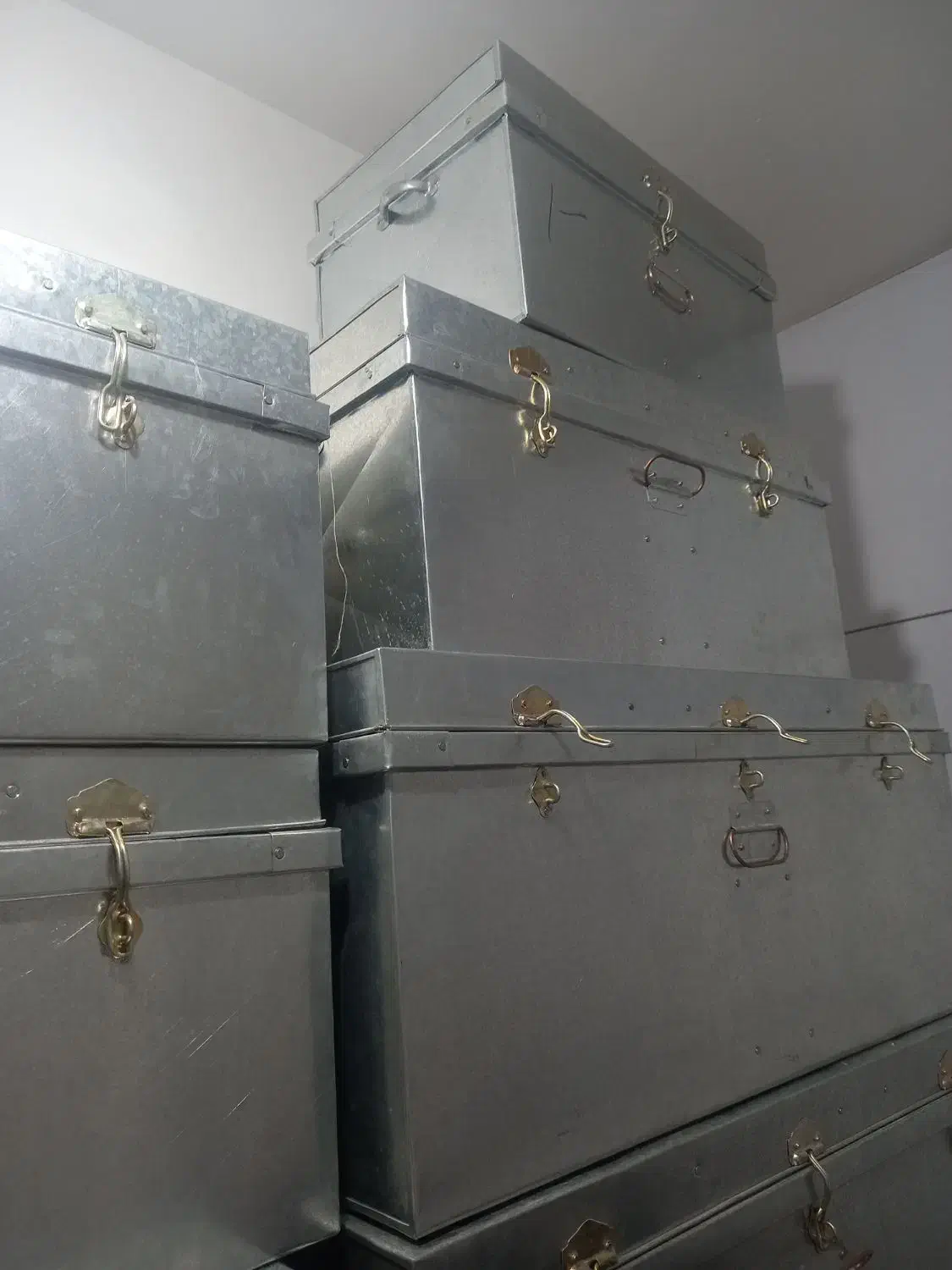 صندوق گالوانیزه بزرگ و متوسط و کوچک|فروشگاه و مغازه|هشتگرد, خور|دیوار