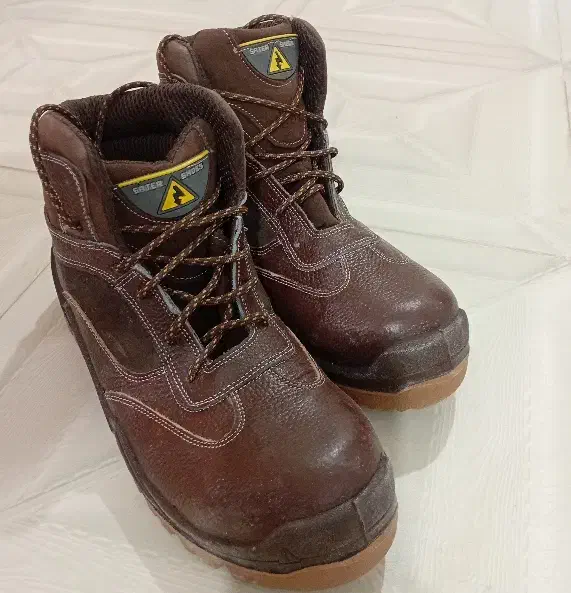 کفش|کیف، کفش، کمربند|گیلان غرب, |دیوار