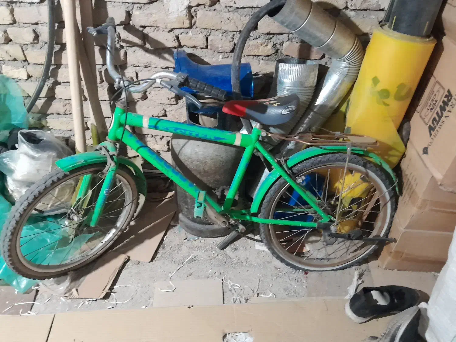 وبخاری ودوچرخه|دوچرخه، اسکیت، اسکوتر|میانه, |دیوار