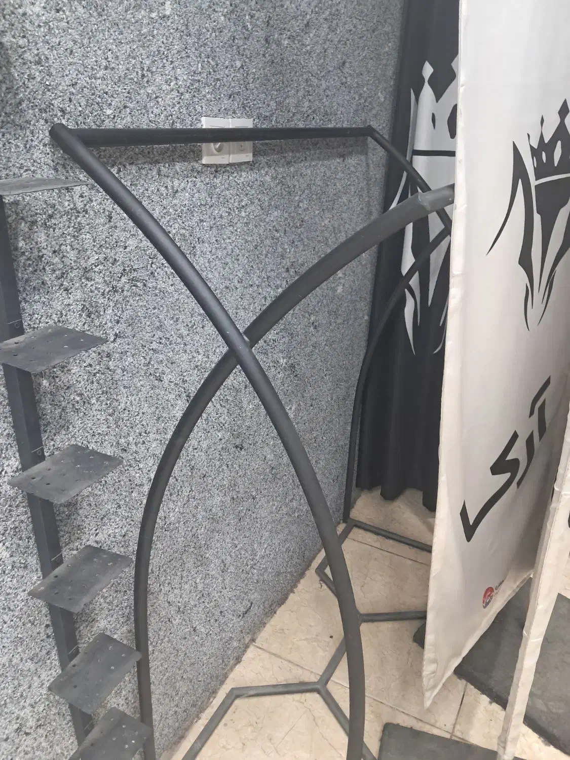 قفسه رگال چوب لباس ایینه دزدگیر لباس فروشی|فروشگاه و مغازه|ملایر, |دیوار