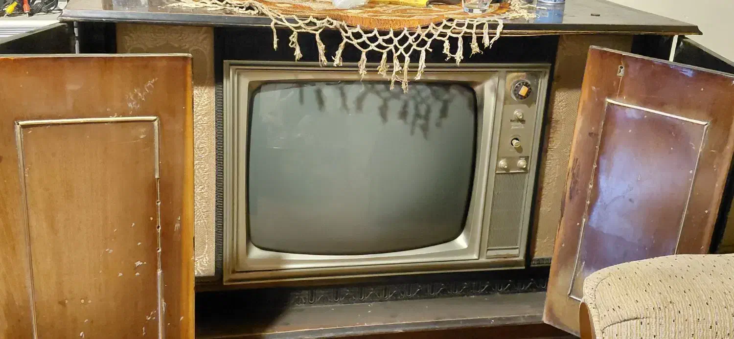 تلویزیون قدیمی وسترن هاوس|کلکسیون اشیاء عتیقه|بابل, |دیوار