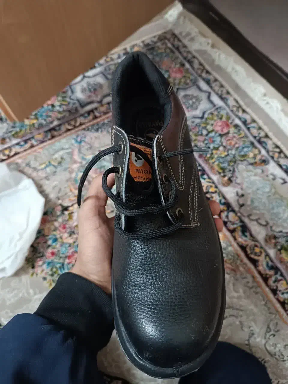 کفش کار|کیف، کفش، کمربند|تفت, |دیوار