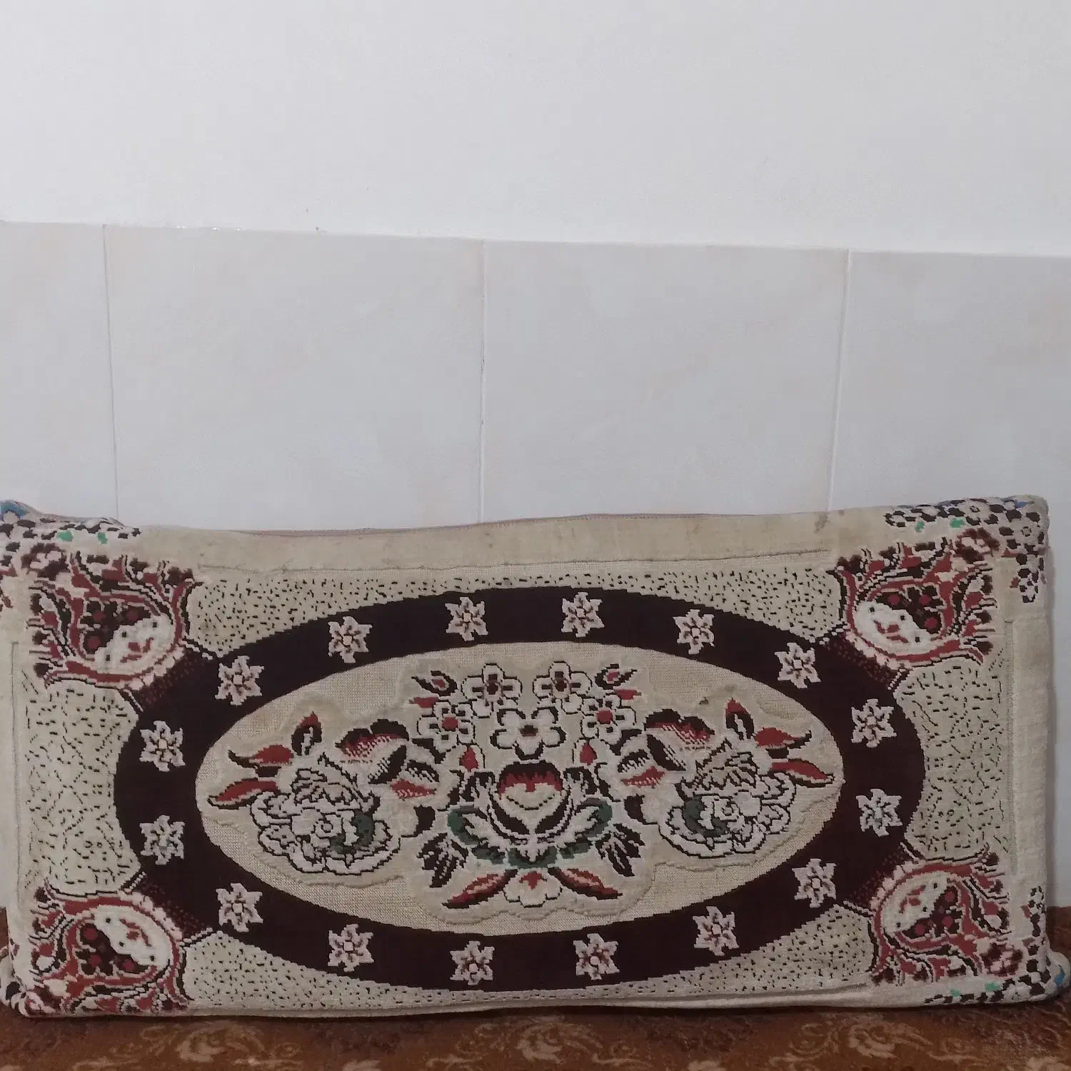 ۱ عدد پشتی|پشتی|سبزوار, گلشن|دیوار