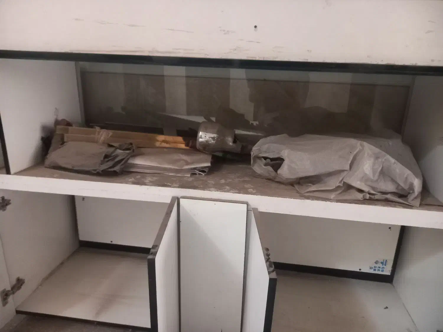 ویترین شیشه ای کمد دار|کتابخانه، شلف، قفسه‌های دیواری|مشهد, حیدرآباد|دیوار