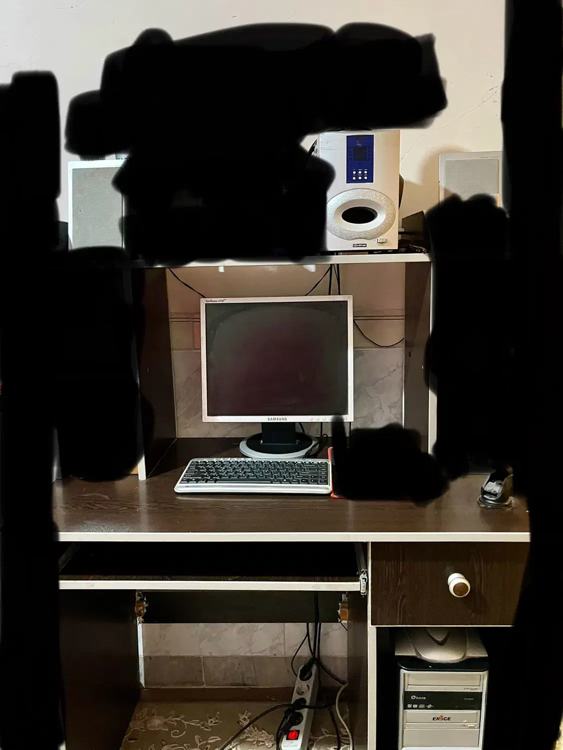 پکیج کامل کامپیوتر با میز کامل|رایانه رومیزی|کرمان, |دیوار