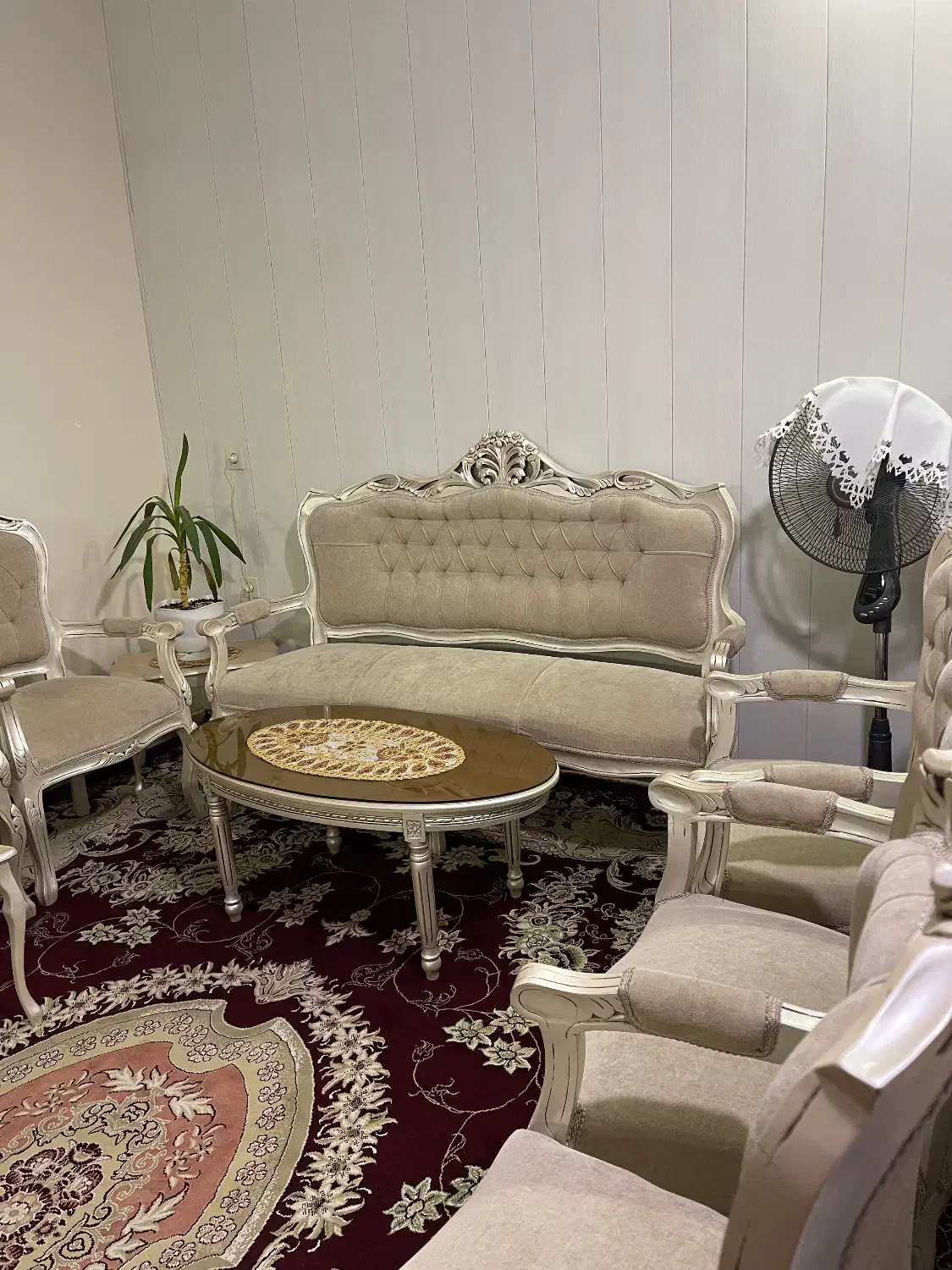 مبل سلطنتی ۹ نفره|مبلمان خانگی و میز عسلی|کاشان, پشت شهربانی|دیوار