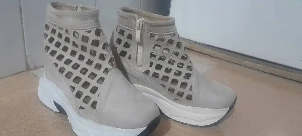 کفش|کیف، کفش، کمربند|کرمان, |دیوار