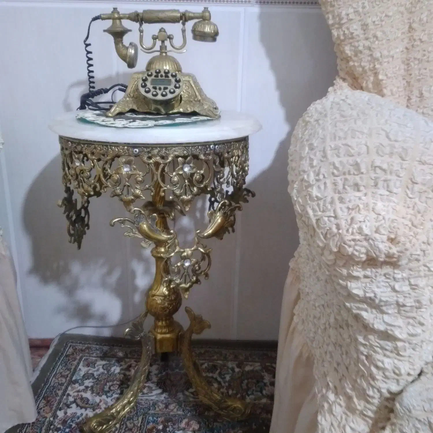 میز تلفن برنز با تلفن برنز|میز تلفن|زنجان, |دیوار