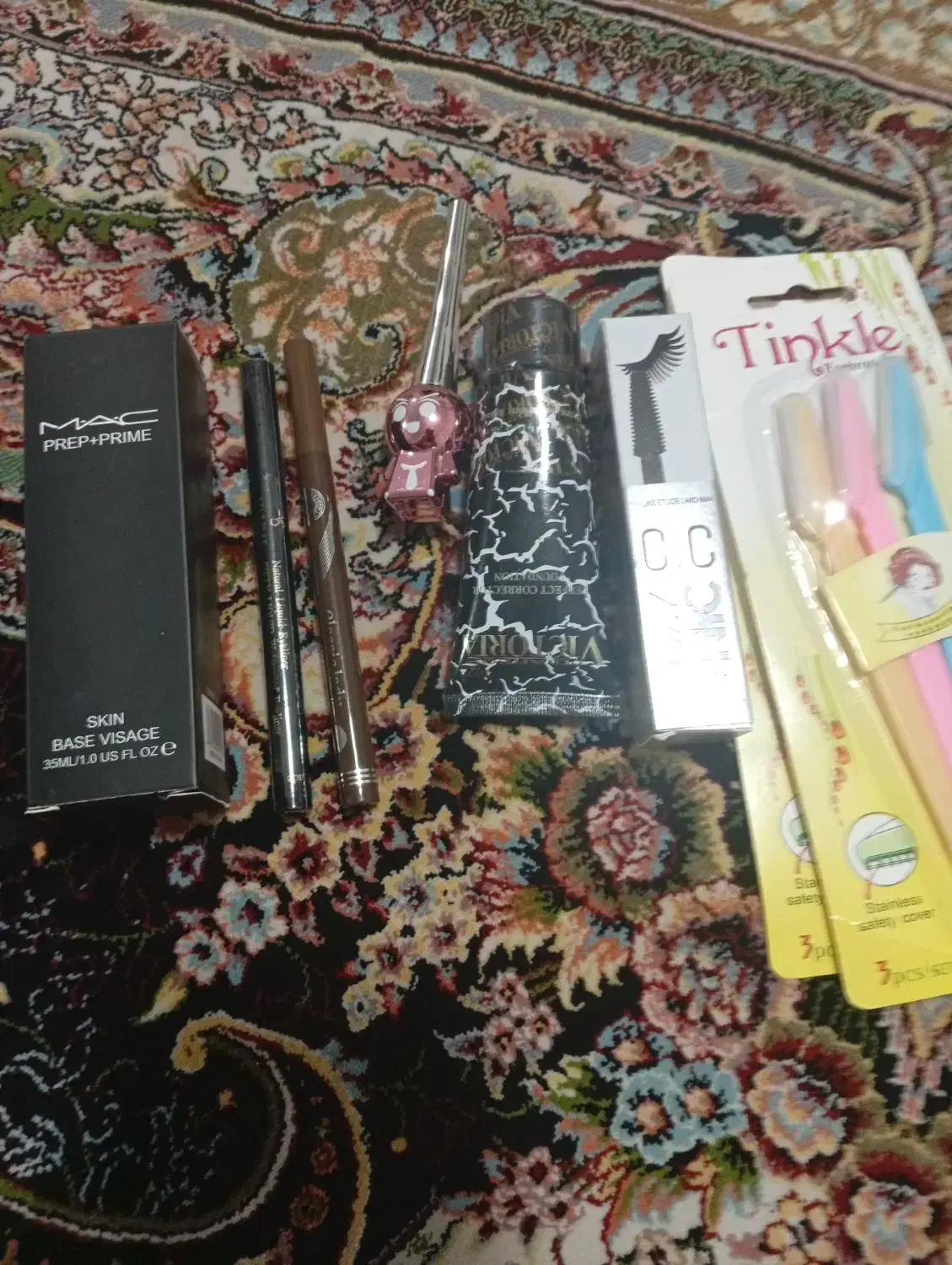 وسایل آرایشی نو .|آرایشی، بهداشتی، درمانی|خمام, |دیوار