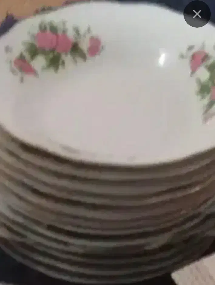 چینی گل سرخ ۲۴نفره درحدنو|ظروف سرو و پذیرایی|سقز, |دیوار