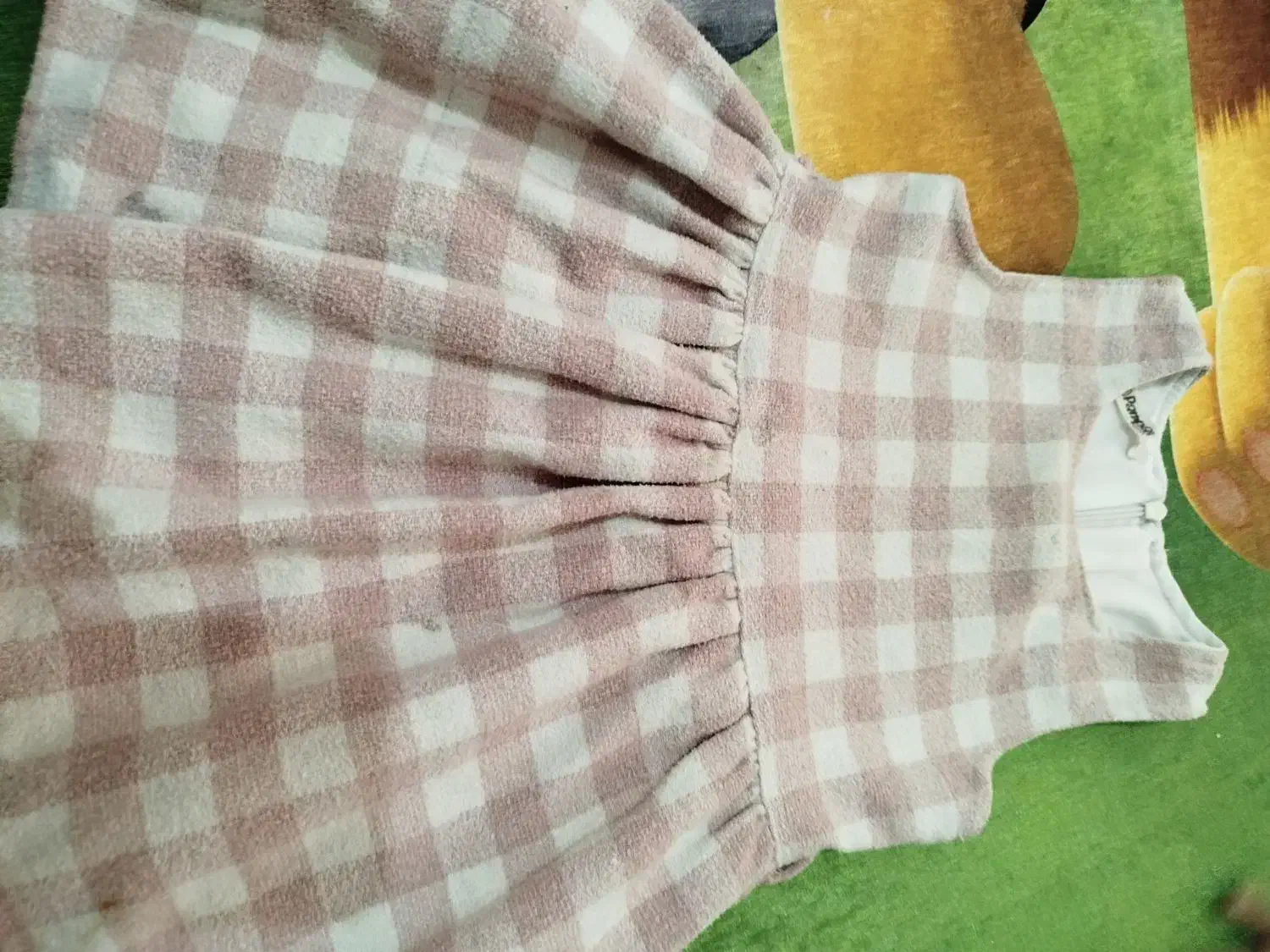 لباس کودک|کفش و لباس بچه|شبستر, |دیوار