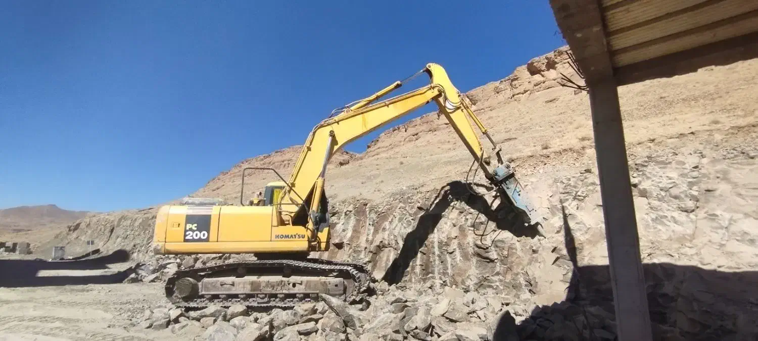 بیل کوماتسو ۲۰۰|خدمات پیشه و مهارت|دلیجان, |دیوار