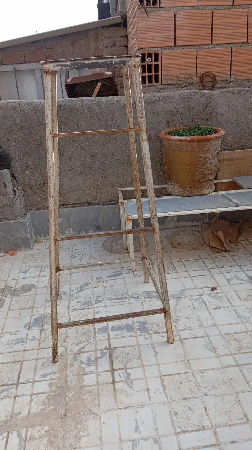 چهار پایه|صندلی و نیمکت|اردبیل, |دیوار