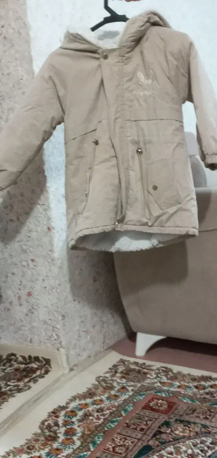 کاپشن|کفش و لباس بچه|نقده, |دیوار