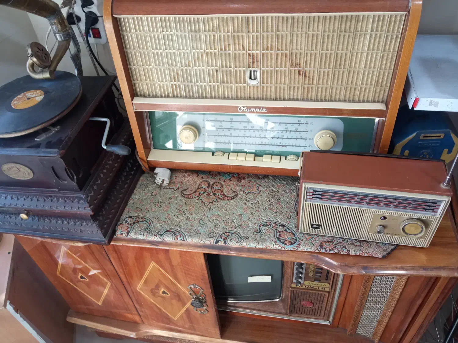 کلکسیون قدیم|کلکسیون اشیاء عتیقه|میانه, |دیوار