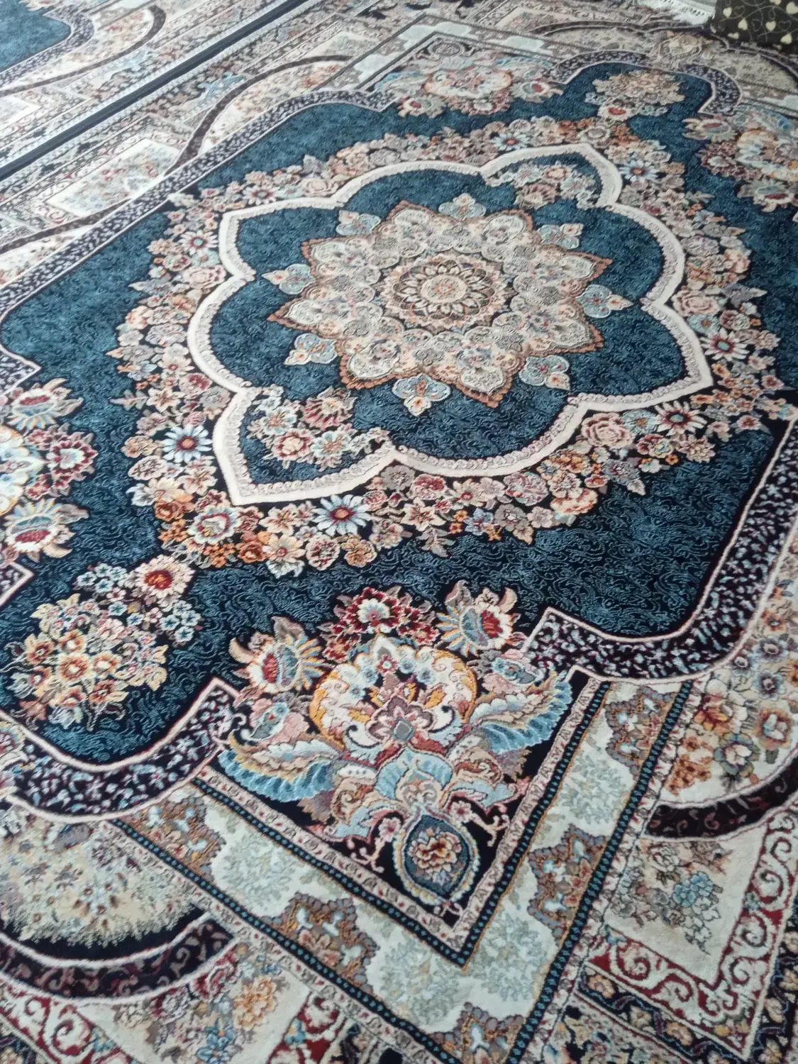 فرش سرمه ای|فرش|سبزوار, باهنر|دیوار