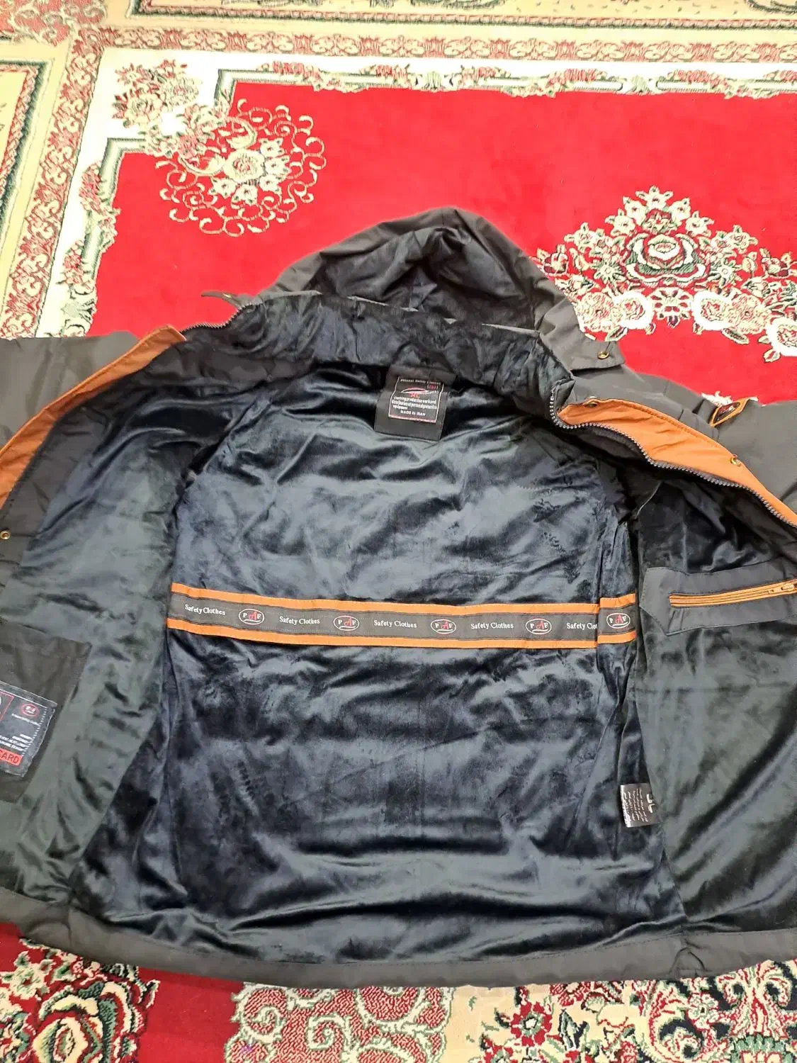 کاپشن نو نو|لباس|فولادشهر, مسکن مهر فولادشهر|دیوار