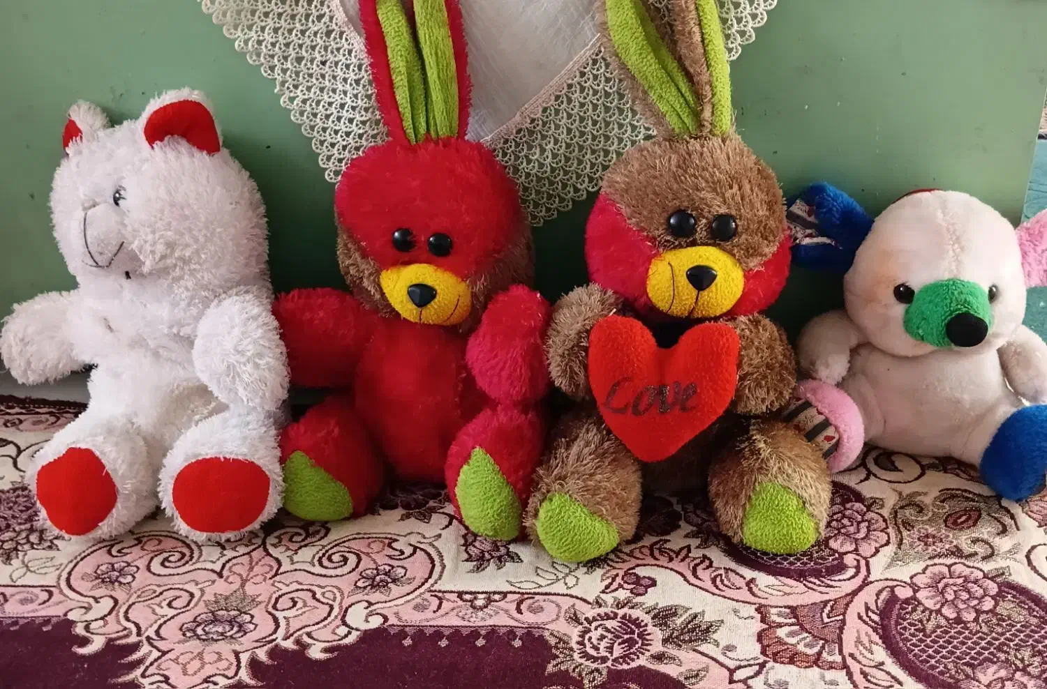 عروسک|اسباب‌بازی بچه|بیرجند, |دیوار