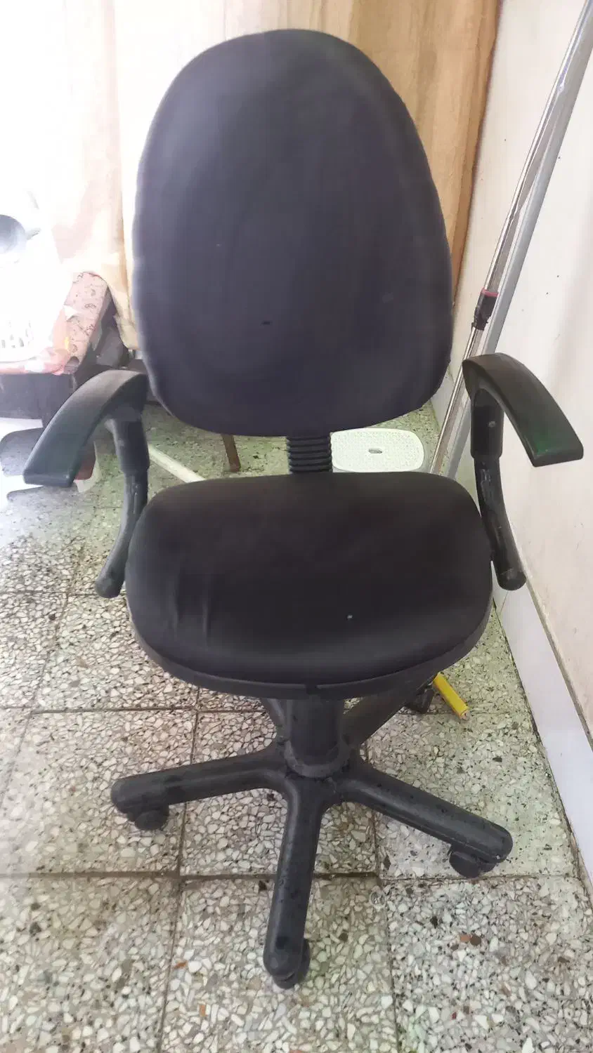 صندلی کار شده سالم|صندلی و نیمکت|رشت, لاکان شهر|دیوار