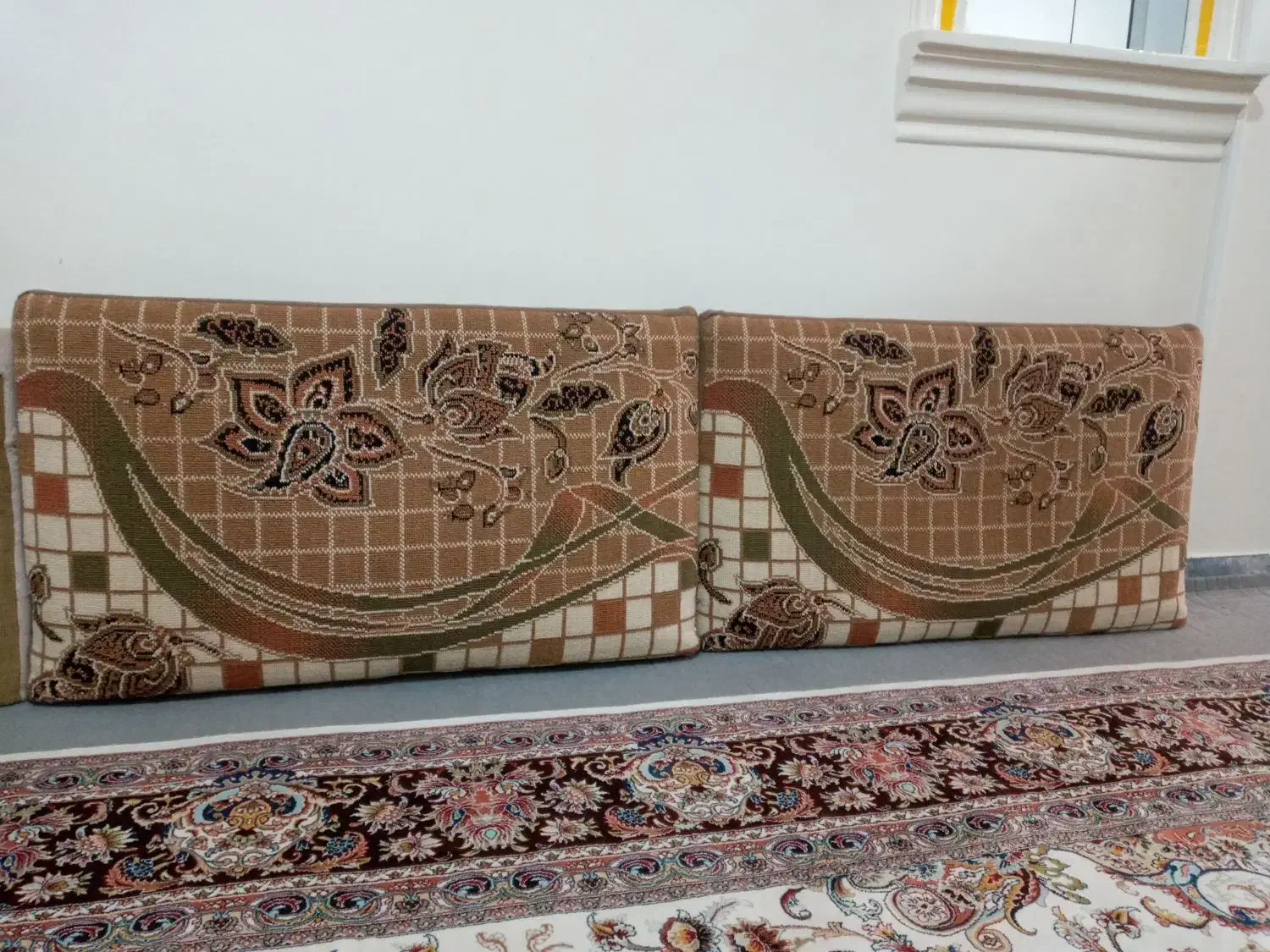 پشتی نو بدون کوچک ترین خرابی|پشتی|اقبالیه, |دیوار