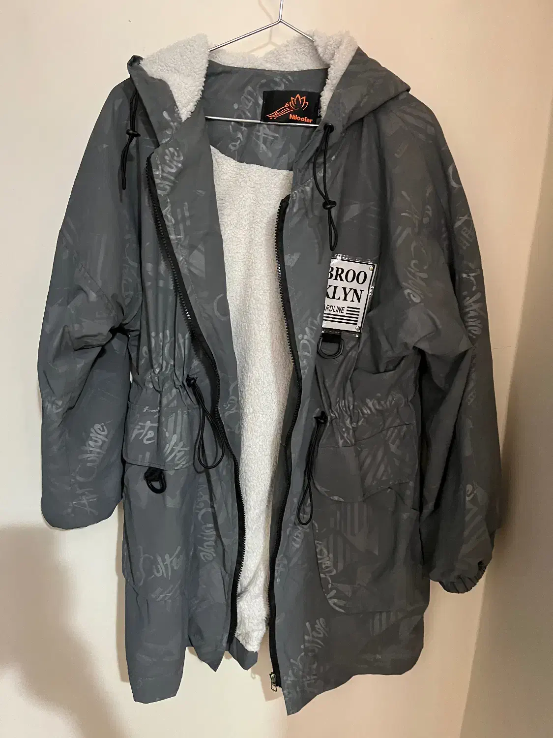 کاپشن بارانی|لباس|فردیس, ثابتی|دیوار