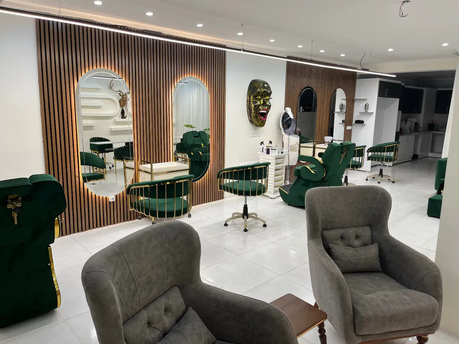 استخدام پرسنل ناخن.مژه و...در سالن زیبایی فرمژه|استخدام درمانی، زیبایی، بهداشتی|یزد, |دیوار