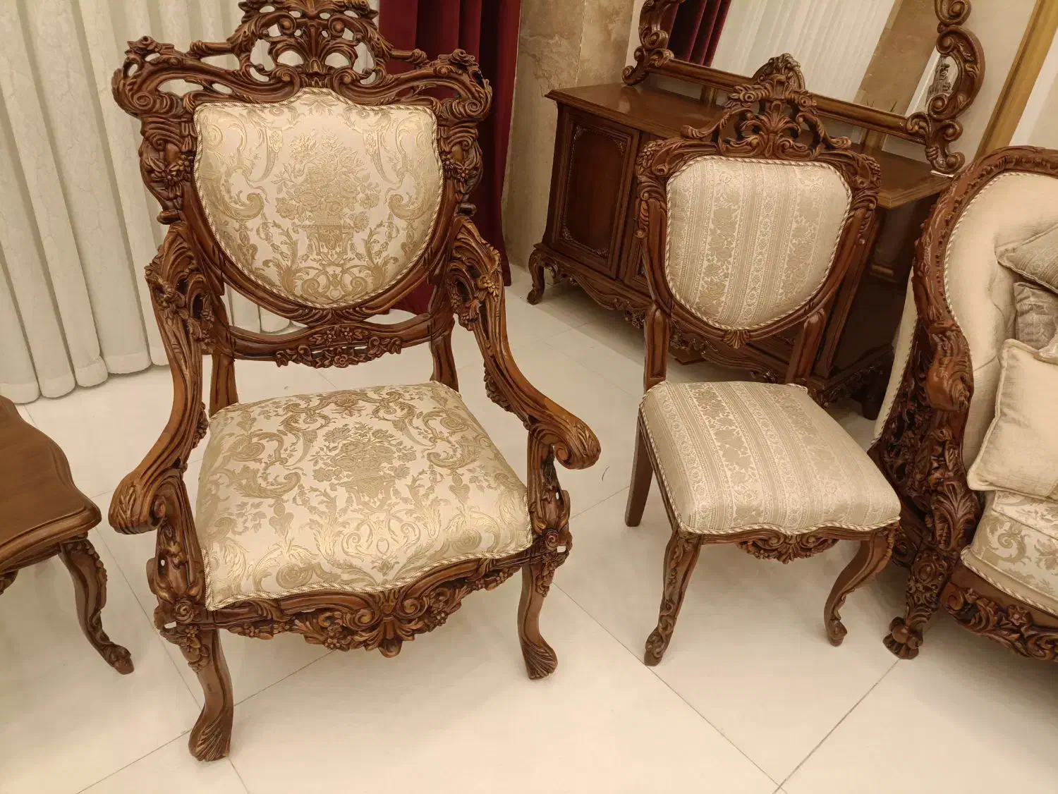 به یک کارگر نیمه وارد رویه کوبی نیازمندیم.|استخدام صنعتی، فنی، مهندسی|ملایر, |دیوار