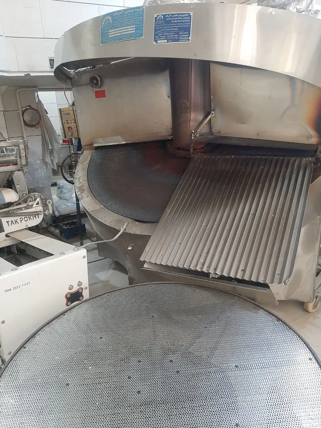 دستگاه نانوایی لواش شیب دار و رباط برقی|فروشگاه و مغازه|شیراز, لب آب|دیوار