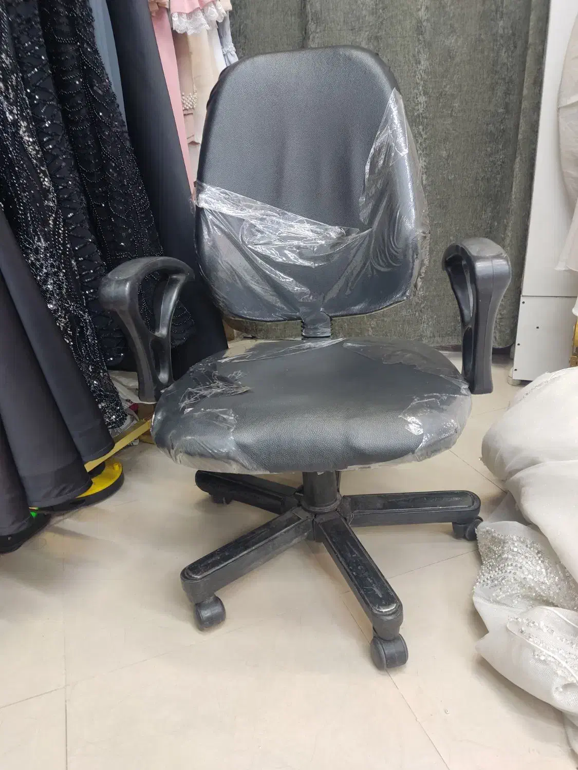 صندلی گردون|صندلی و نیمکت|مشهد, عامل|دیوار