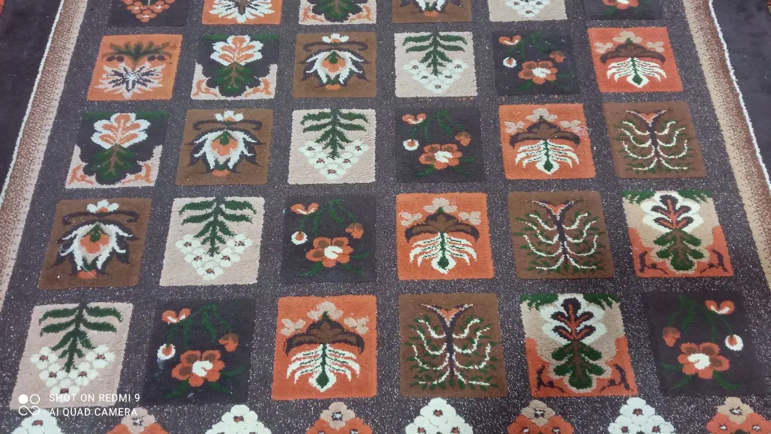 گل قهوه ای هفت رنگ|فرش|خرم‌آباد, |دیوار