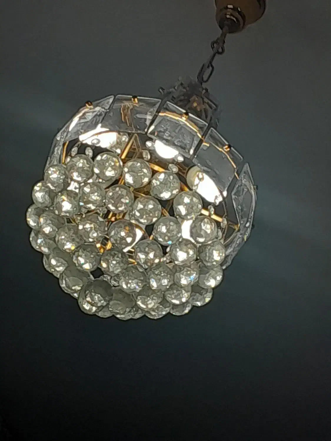 لوستر|لوستر و چراغ آویز|رباط‌کریم, رباط‌کریم|دیوار