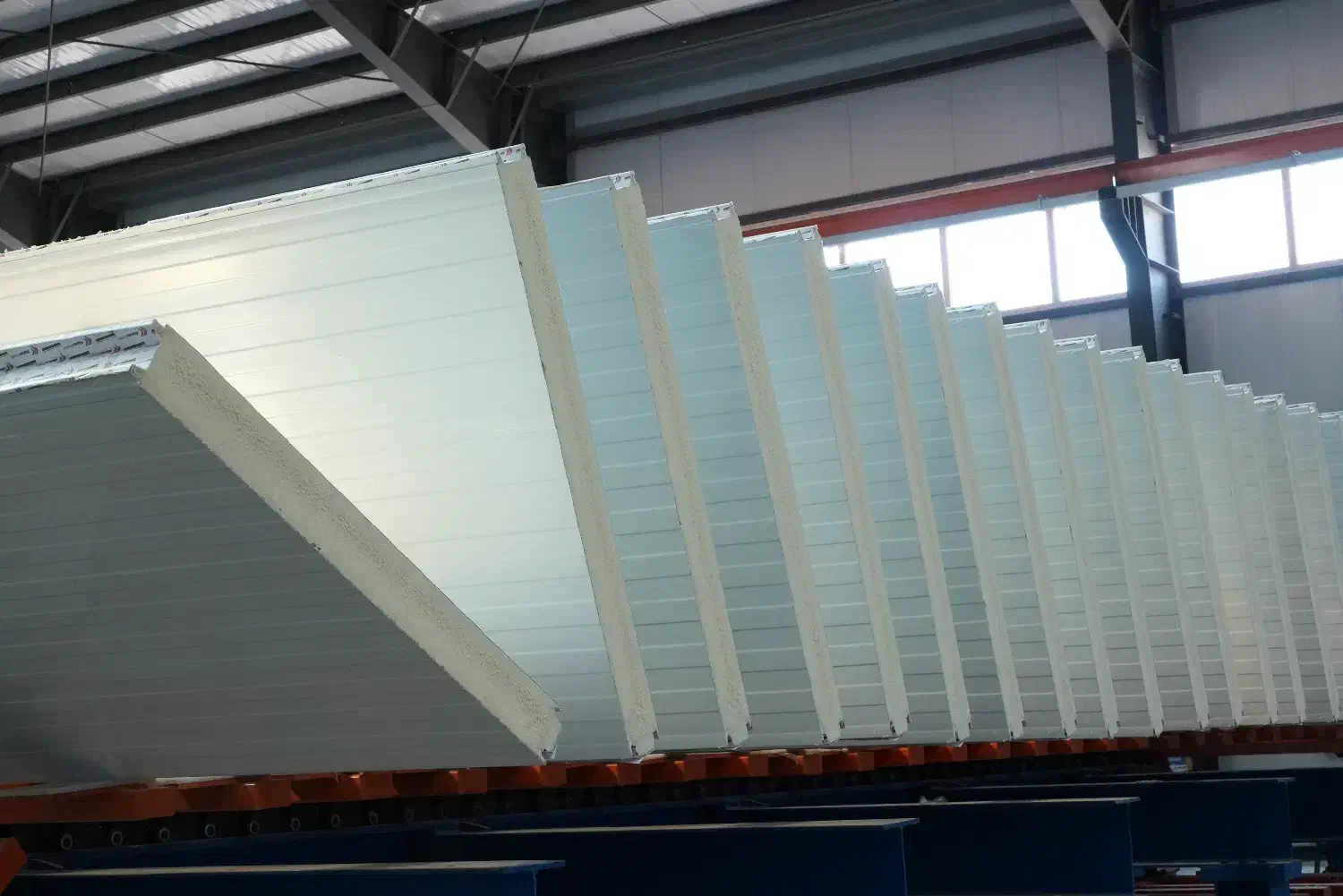 تولید ساندویچ پانل سقفی و دیواری و سردخانه ای|مصالح و تجهیزات ساختمان|شیراز, شهرک صنعتی شیراز|دیوار