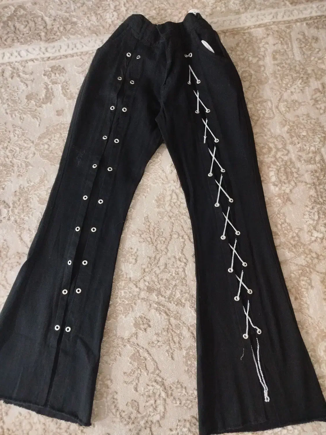 شلوار|لباس|نیشابور, هفده شهریور|دیوار