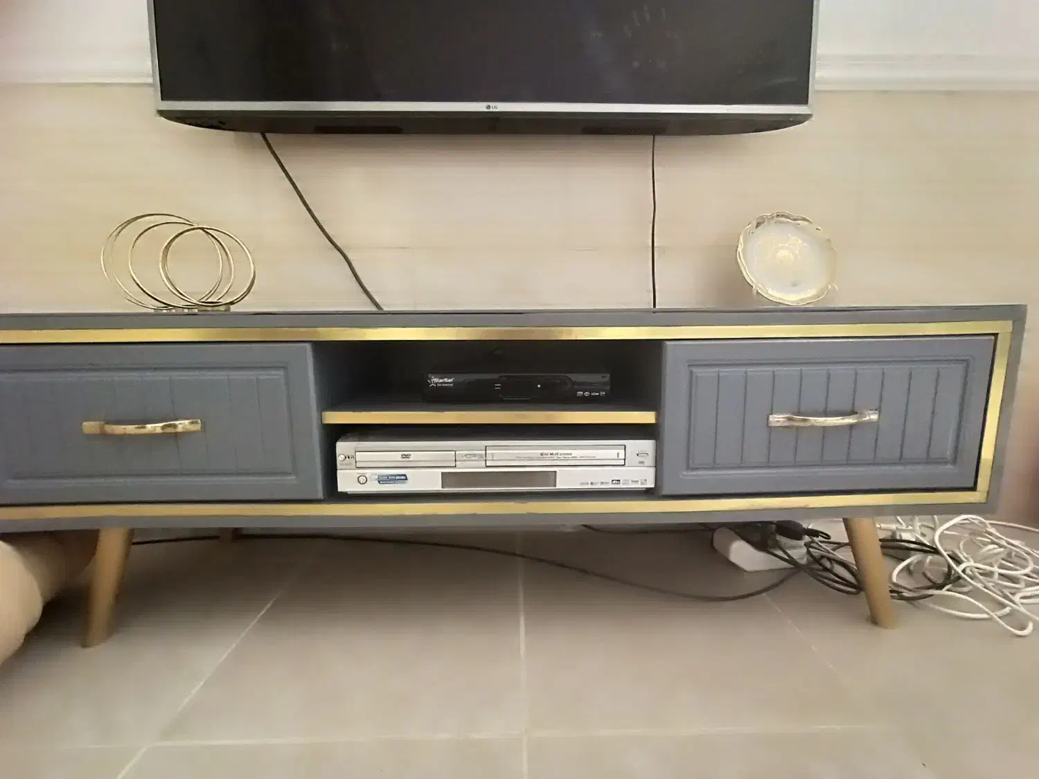 میز تی وی و میزجلو مبلی و۴تاگل میز طوسی جدید|مبلمان خانگی و میز عسلی|رامهرمز, |دیوار