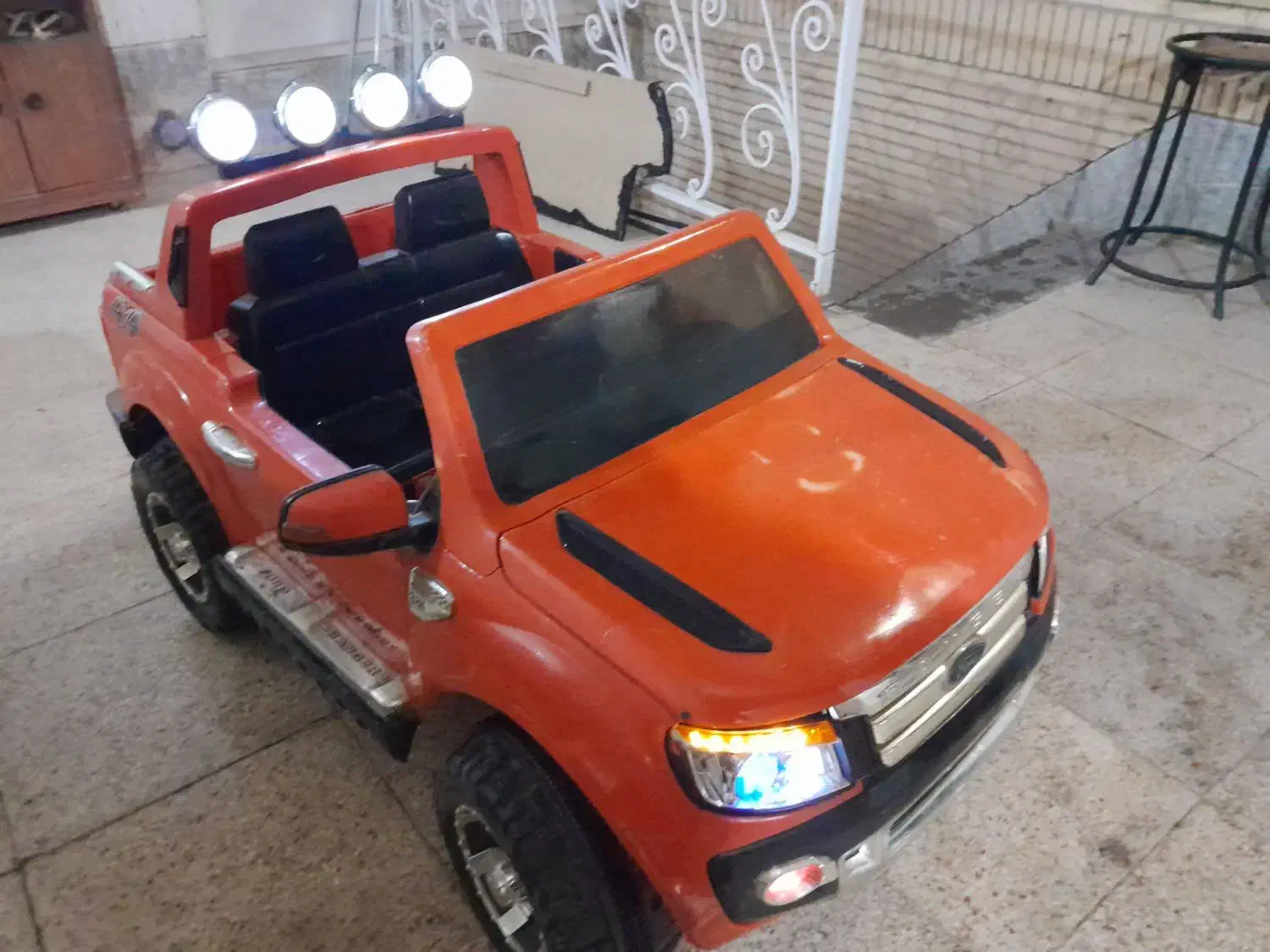 فروش یا معاوضه ماشین شارژی دو نفره فورد با گوشی|اسباببازی بچه|اصفهان, بهارستان|دیوار