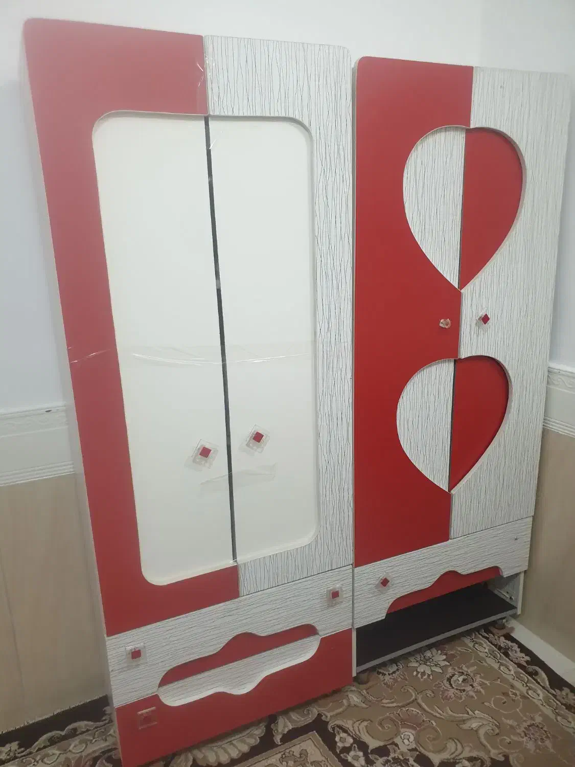 کمد بچه دوعدد یک عدد بوفه شیشه ای ۱عددمیز|جاکفشی، کمد، دراور|قوچان, |دیوار