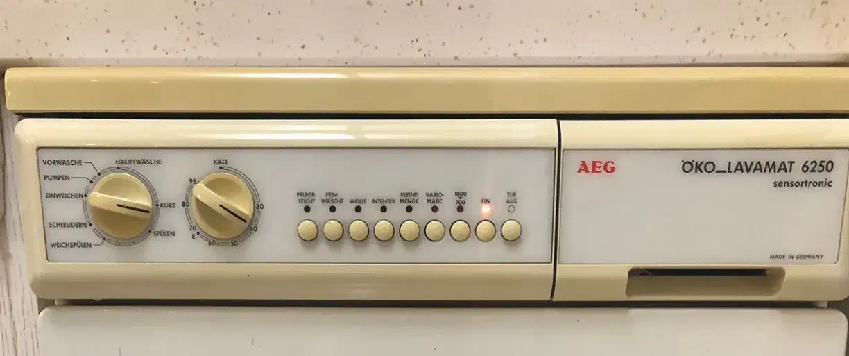 لباسشوییAEG|ماشین لباسشویی و خشک‌کن لباس|نور, |دیوار