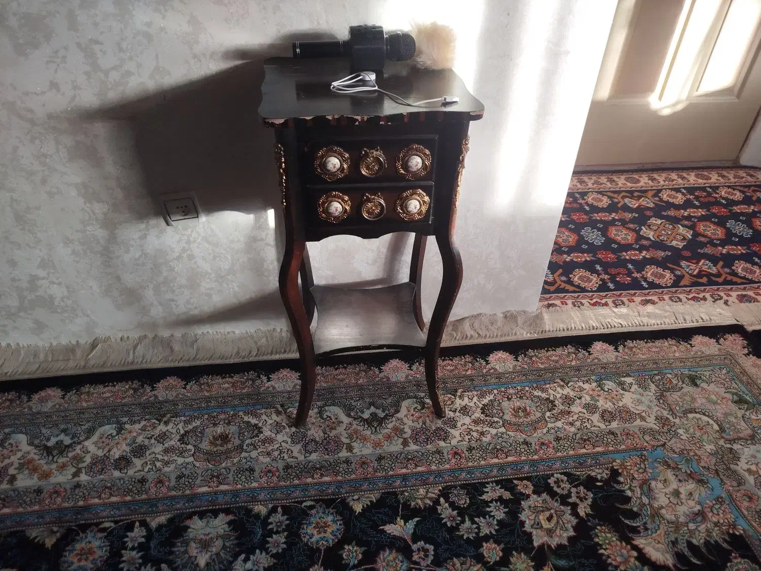 مبل و کل وسیله های در تصویر|مبلمان خانگی و میز عسلی|دالاهو, |دیوار