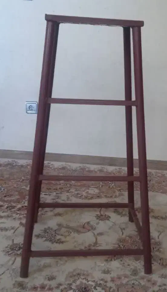 چهارپایه فلزی|صندلی و نیمکت|اصفهان, بهارستان (مخابرات)|دیوار