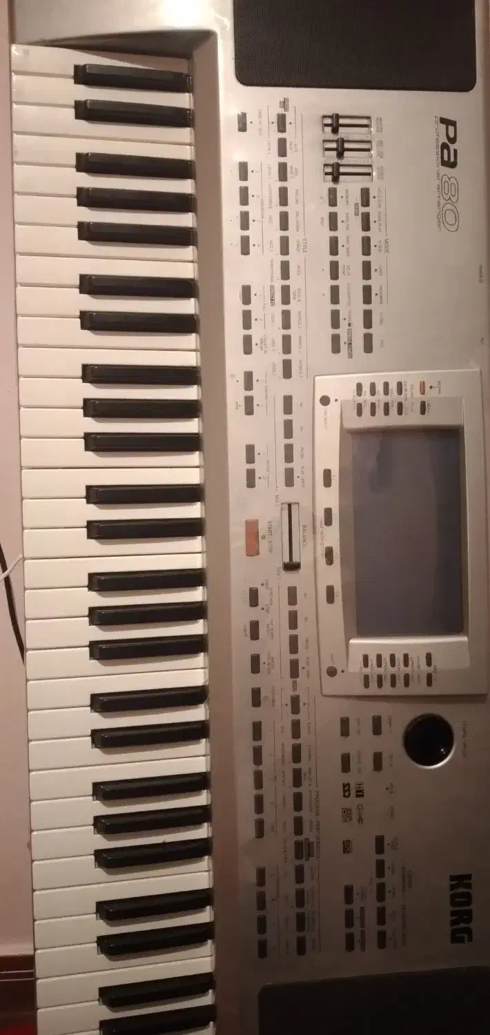 ساز ارگ.|پیانو، کیبورد، آکاردئون|رشت, پل تالشان|دیوار